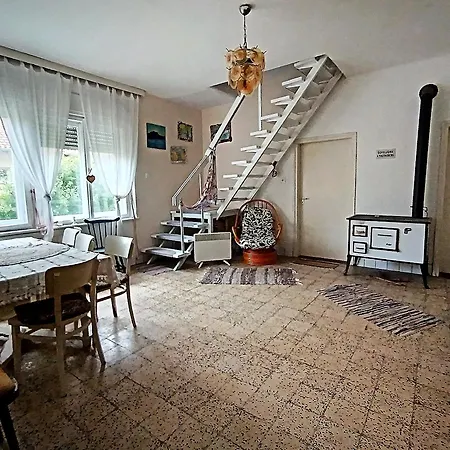 Holiday home Bohemfeszek Vendeghaz *